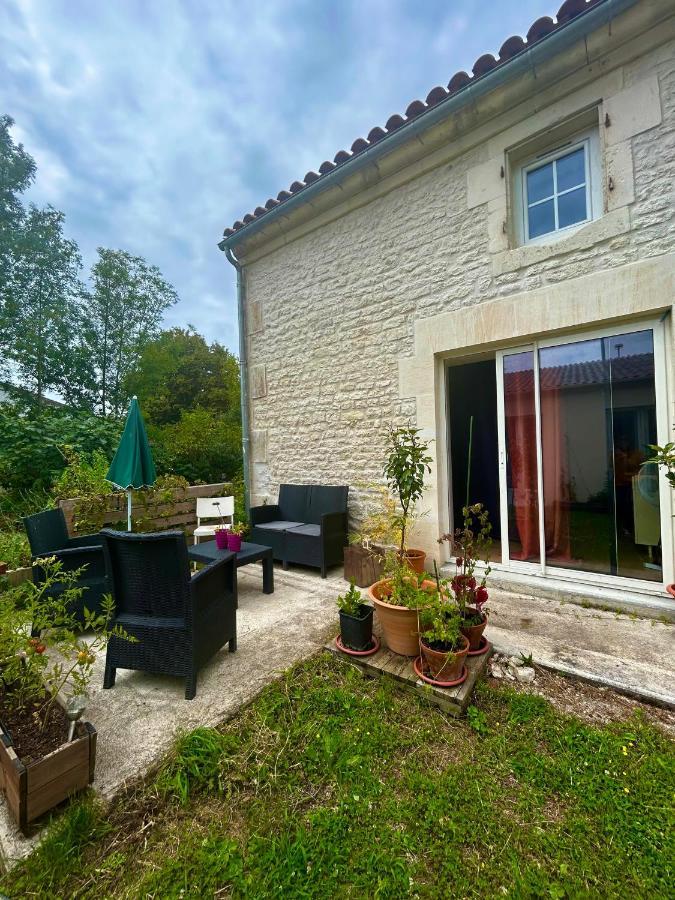 La Maison D'Hotes Des Charentes Les Touches-de-Perigny Exterior photo